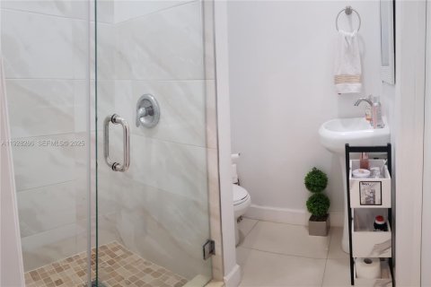 Снять в аренду таунхаус в Майами, Флорида 4 спальни, 178.37м2, № 1986904 - фото 29