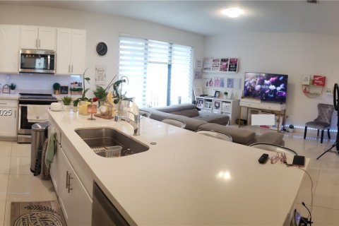 Снять в аренду таунхаус в Майами, Флорида 4 спальни, 178.37м2, № 1986904 - фото 11