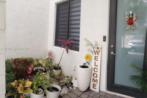 Снять в аренду таунхаус в Майами, Флорида 4 спальни, 178.37м2, № 1986904 - фото 4