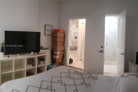 Снять в аренду таунхаус в Майами, Флорида 4 спальни, 178.37м2, № 1986904 - фото 28