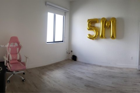 Снять в аренду таунхаус в Майами, Флорида 4 спальни, 178.37м2, № 1986904 - фото 25