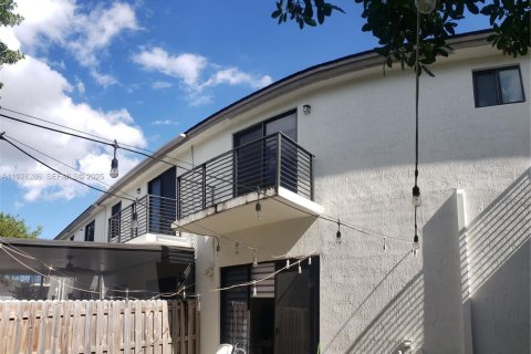 Снять в аренду таунхаус в Майами, Флорида 4 спальни, 178.37м2, № 1986904 - фото 6