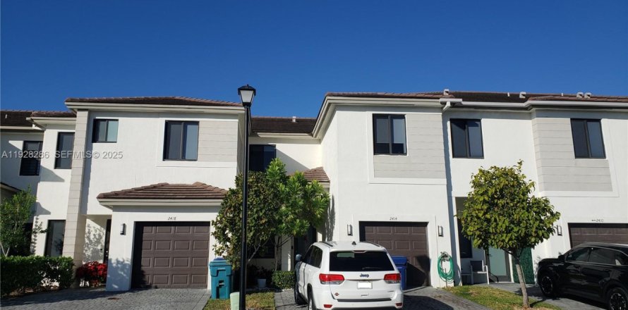 Таунхаус в Майами, Флорида 4 спальни, 178.37м2 № 1986904