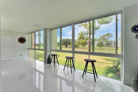 Condo in Lake Worth, Florida, 2 bedrooms  № 1828181 - photo 8
