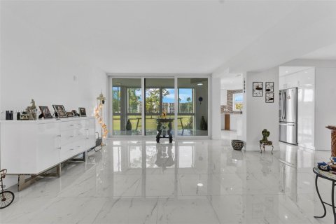 Condo in Lake Worth, Florida, 2 bedrooms  № 1828181 - photo 12