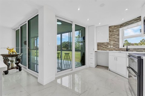 Condo in Lake Worth, Florida, 2 bedrooms  № 1828181 - photo 5