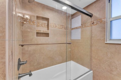 Condo in Lake Worth, Florida, 2 bedrooms  № 1828181 - photo 25