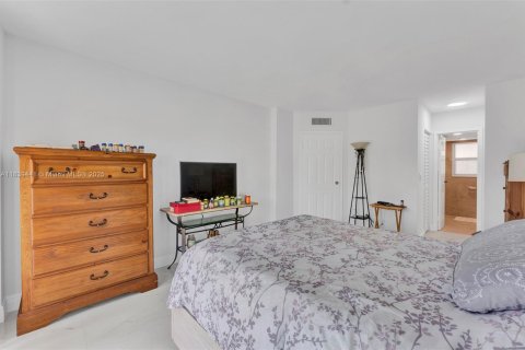 Condo in Lake Worth, Florida, 2 bedrooms  № 1828181 - photo 20
