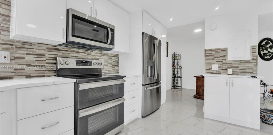Condo in Lake Worth, Florida, 2 bedrooms  № 1828181