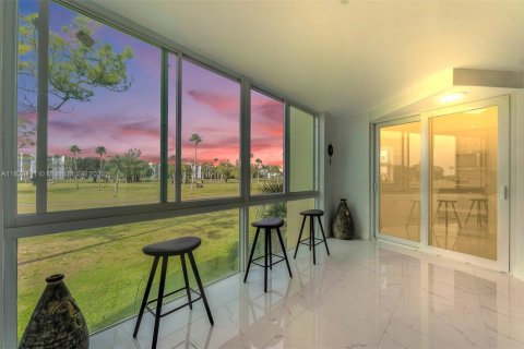 Condo in Lake Worth, Florida, 2 bedrooms  № 1828181 - photo 11
