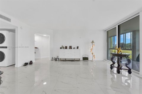 Condo in Lake Worth, Florida, 2 bedrooms  № 1828181 - photo 13