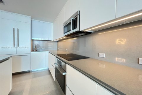 Condominio en alquiler en Miami, Florida, 3 dormitorios, 172.43 m2 № 2036667 - foto 16