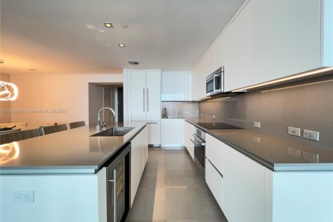 Condominio en alquiler en Miami, Florida, 3 dormitorios, 172.43 m2 № 2036667 - foto 17