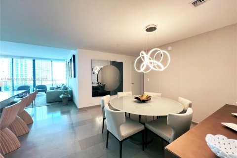 Condominio en alquiler en Miami, Florida, 3 dormitorios, 172.43 m2 № 2036667 - foto 3