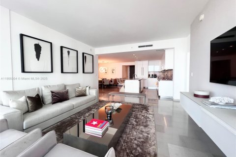 Condominio en alquiler en Miami, Florida, 3 dormitorios, 172.43 m2 № 2036667 - foto 10