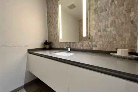Condominio en alquiler en Miami, Florida, 3 dormitorios, 172.43 m2 № 2036667 - foto 19