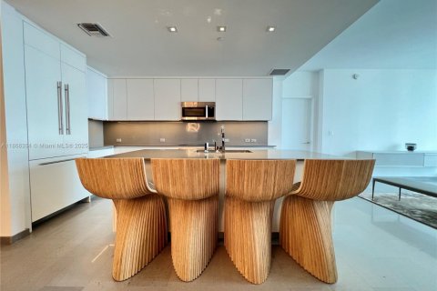 Condominio en alquiler en Miami, Florida, 3 dormitorios, 172.43 m2 № 2036667 - foto 15