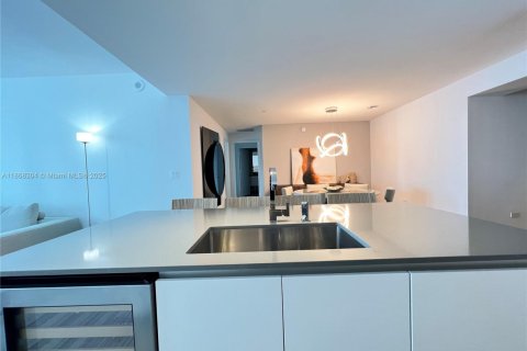 Condominio en alquiler en Miami, Florida, 3 dormitorios, 172.43 m2 № 2036667 - foto 18