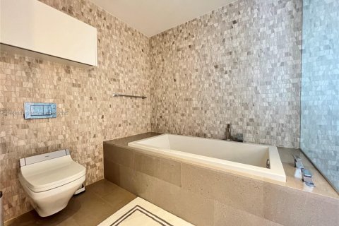 Condominio en alquiler en Miami, Florida, 3 dormitorios, 172.43 m2 № 2036667 - foto 29