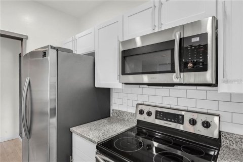 Condo in Haines City, Florida, 1 bedroom  № 1901210 - photo 8