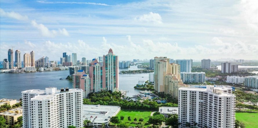 Condominio en Aventura, Florida, 2 dormitorios № 1151569
