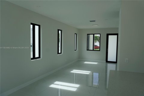 Touwnhouse à vendre à Miami, Floride: 3 chambres № 1790570 - photo 8