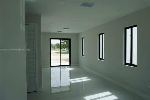 Touwnhouse à vendre à Miami, Floride: 3 chambres № 1790570 - photo 5