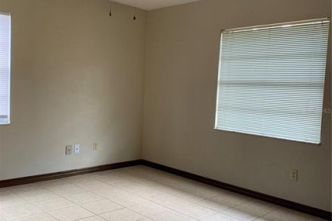 Villa ou maison à louer à Deltona, Floride: 2 chambres, 112.69 m2 № 2427138 - photo 11
