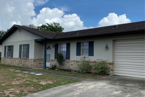 Villa ou maison à louer à Deltona, Floride: 2 chambres, 112.69 m2 № 2427138 - photo 2