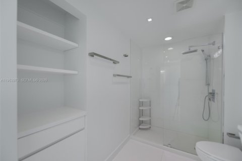 Condominio en alquiler en Miami, Florida, 2 dormitorios, 97.18 m2 № 2008313 - foto 20