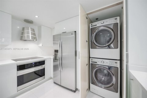 Condominio en alquiler en Miami, Florida, 2 dormitorios, 97.18 m2 № 2008313 - foto 11