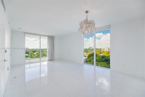 Condominio en alquiler en Miami, Florida, 2 dormitorios, 97.18 m2 № 2008313 - foto 6