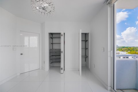 Condominio en alquiler en Miami, Florida, 2 dormitorios, 97.18 m2 № 2008313 - foto 23