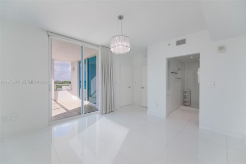 Condominio en alquiler en Miami, Florida, 2 dormitorios, 97.18 m2 № 2008313 - foto 16