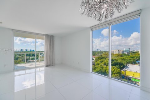 Condominio en Miami, Florida, 2 dormitorios  № 2008313