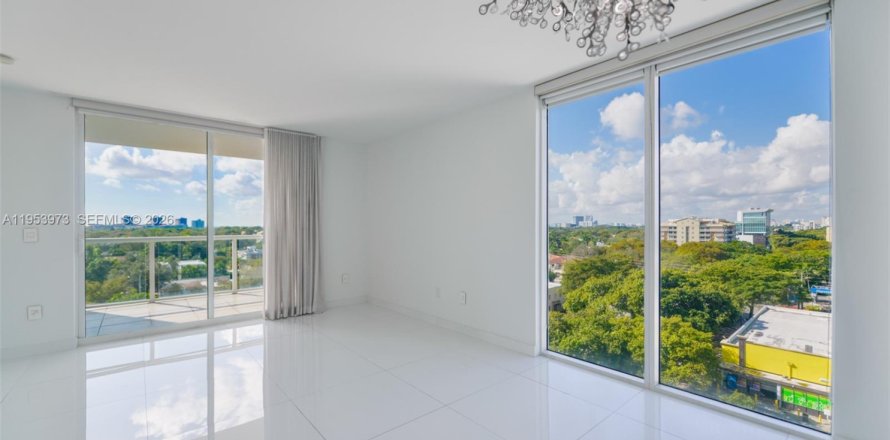 Condominio en Miami, Florida, 2 dormitorios  № 2008313