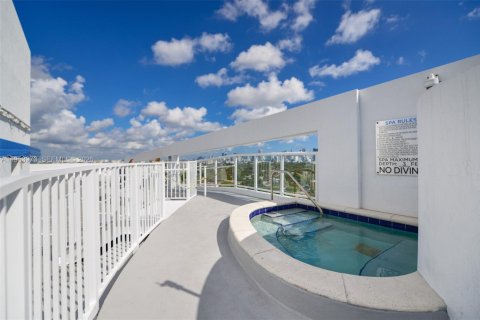 Condominio en alquiler en Miami, Florida, 2 dormitorios, 97.18 m2 № 2008313 - foto 30