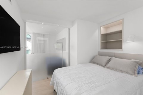 Condo in Miami Beach, Florida  № 2040103 - photo 22
