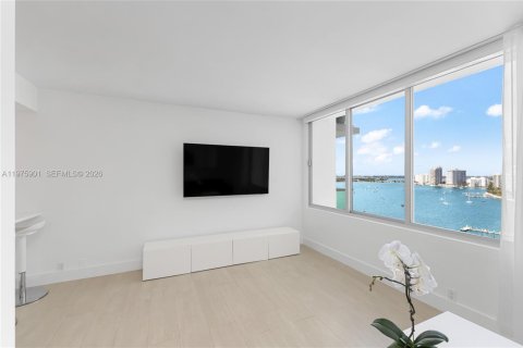 Studio in the Condo in Miami Beach, Florida  № 2040103