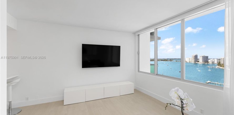 Studio in the Condo in Miami Beach, Florida  № 2040103