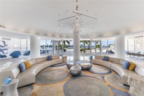 Condo in Miami Beach, Florida  № 2040103 - photo 16