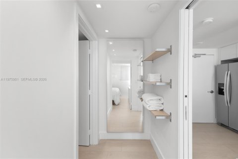 Condo in Miami Beach, Florida  № 2040103 - photo 7