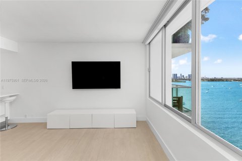 Condo in Miami Beach, Florida  № 2040103 - photo 27