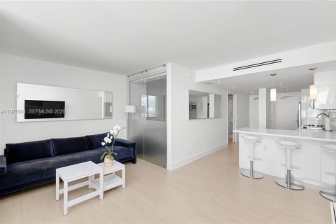 Condo in Miami Beach, Florida  № 2040103 - photo 3
