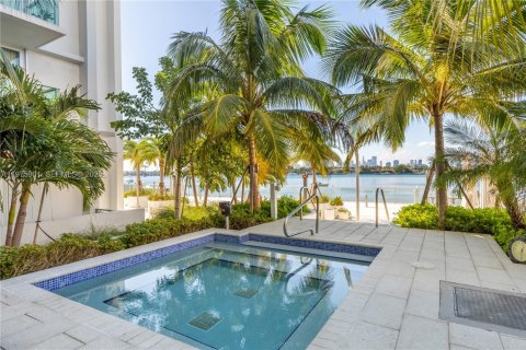 Condo in Miami Beach, Florida  № 2040103 - photo 13