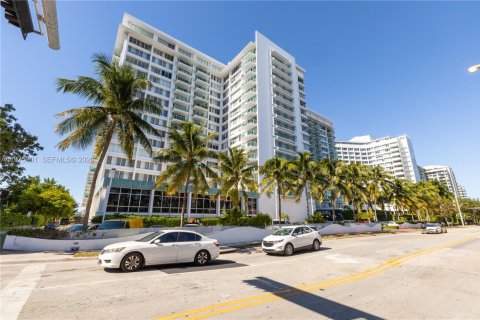 Condo in Miami Beach, Florida  № 2040103 - photo 10