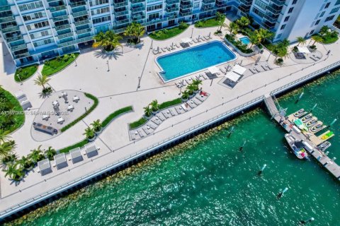 Condo in Miami Beach, Florida  № 2040103 - photo 11