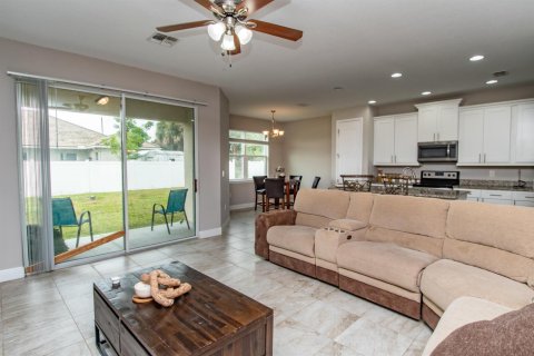 Villa ou maison à vendre à Port St. Lucie, Floride: 3 chambres, 195.65 m2 № 2245235 - photo 6