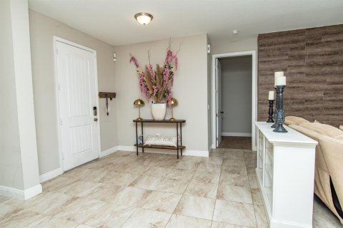 Villa ou maison à vendre à Port St. Lucie, Floride: 3 chambres, 195.65 m2 № 2245235 - photo 2