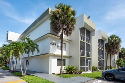 Copropriété à vendre à Sunrise, Floride: 2 chambres, 116.31 m2 № 1921549 - photo 1